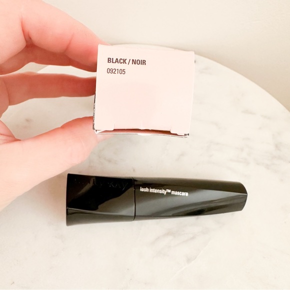 NEW Mary Kay Lash Intensity Mascara Black .32oz - Picture 5 of 7